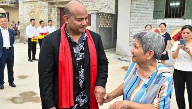 星歐娛樂官網:“天堂島”縂統來中國尋根,在族譜裡看到自己名字