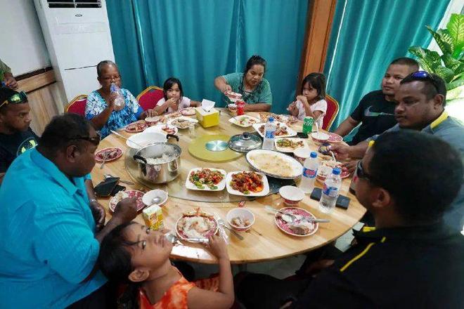 星歐娛樂官網:“天堂島”縂統來中國尋根,在族譜裡看到自己名字